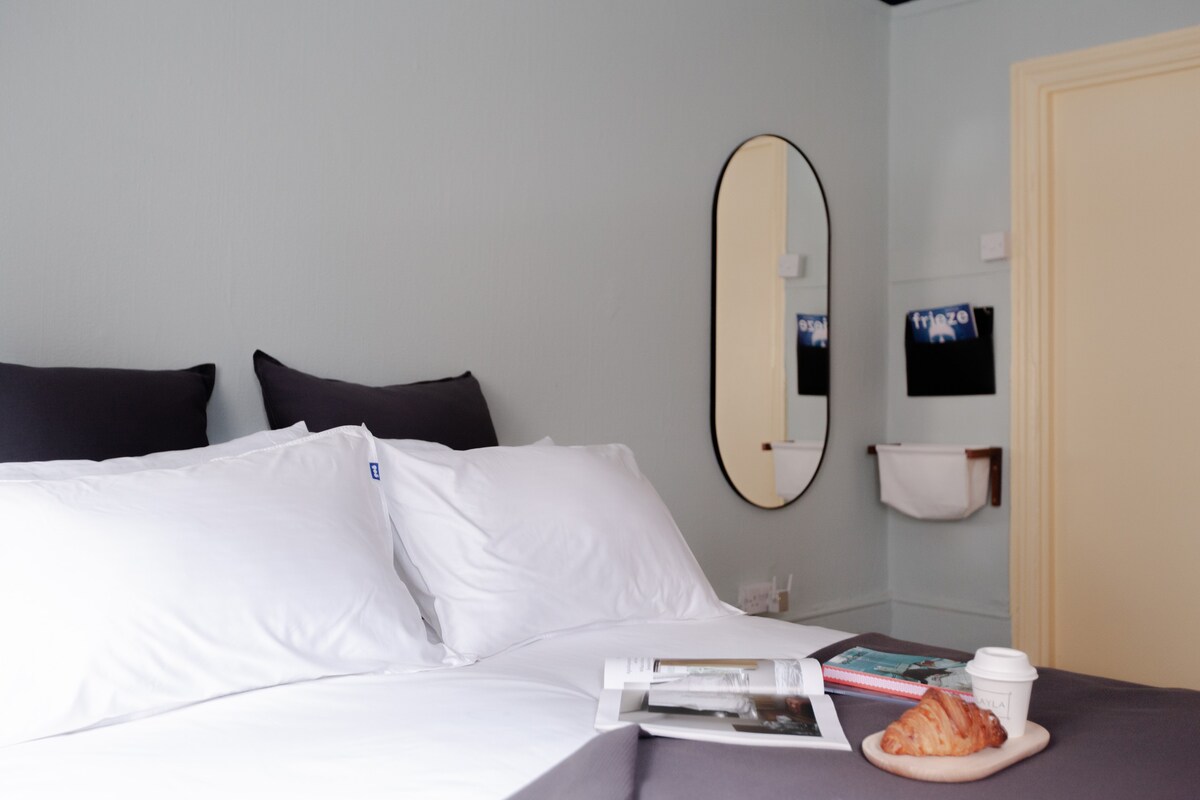 Chic 4-bed 4-bath Designer Flat near Notting Hill