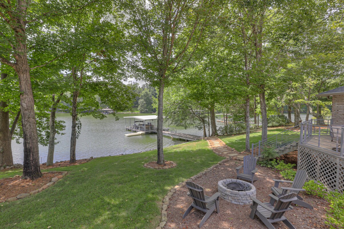 Just a short path to the lake! Private dock!
