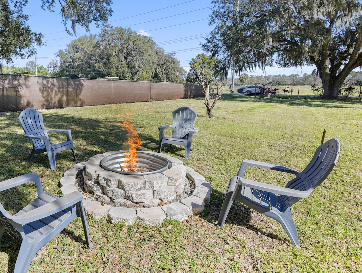 Fun Country Acre Getaway 3/2 w/Firepit & Game Rm