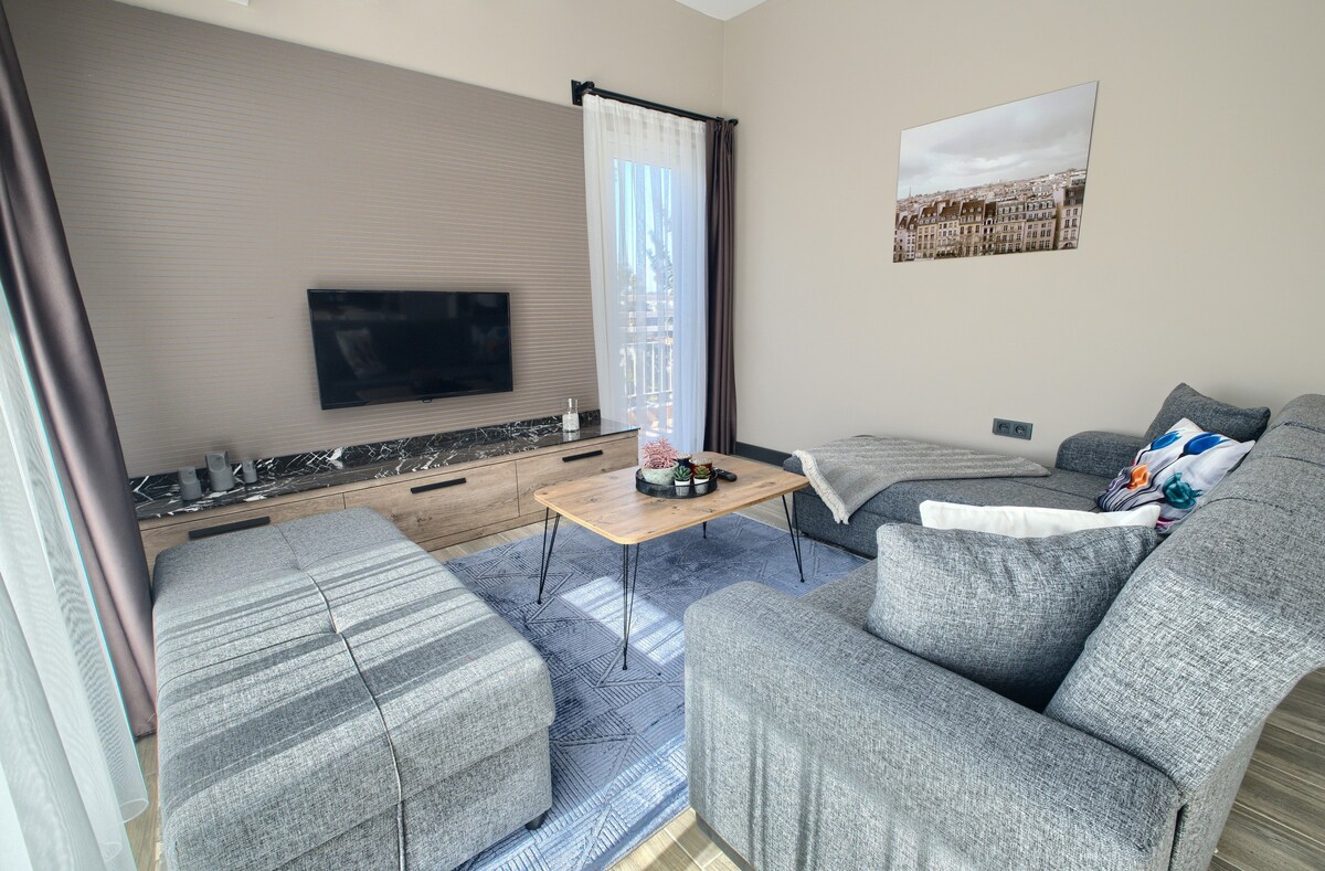 Altair - Exclusive Bright 1BR Condo w/ Terrace