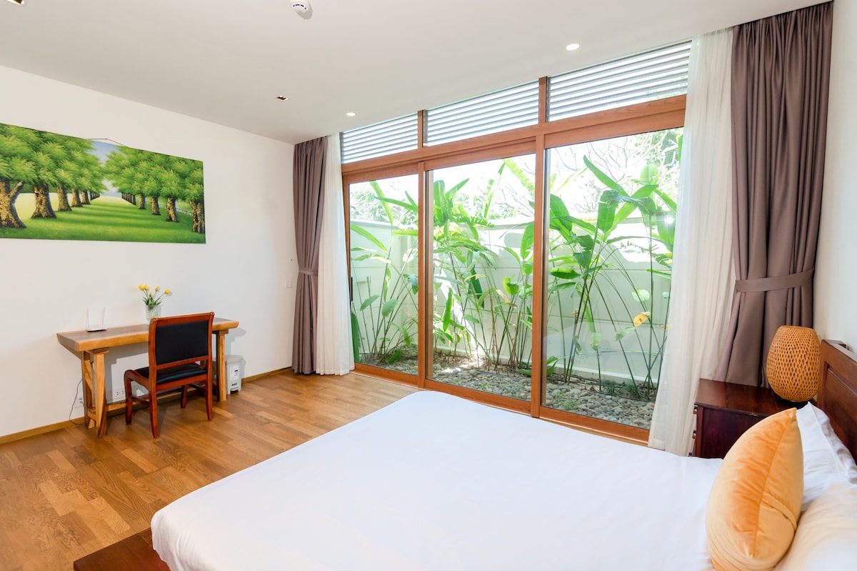 Modern Villa Getaway: Luxury Living at Da Nang