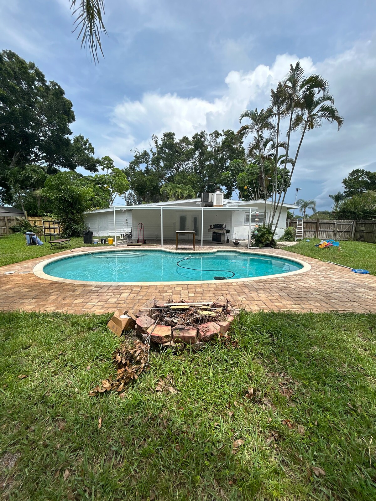 House with pool close to beach.