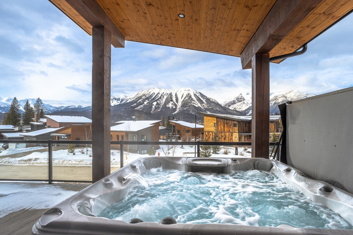 Luxury 2 BDR Home | Hot tub