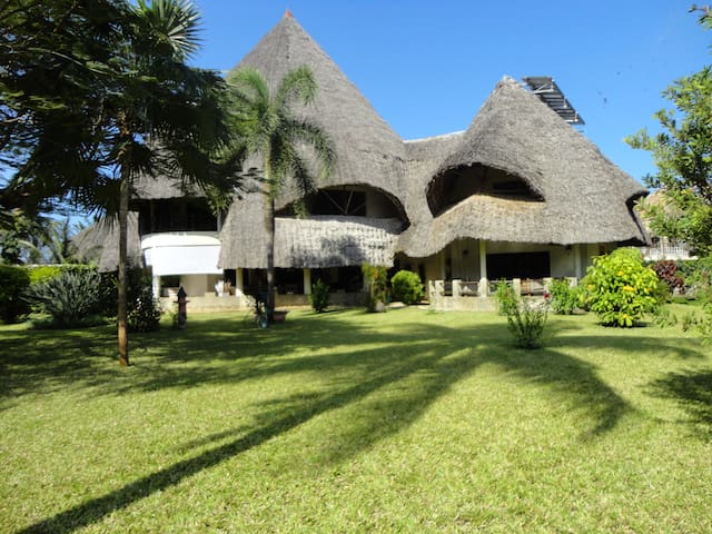 迪亚尼海滩(Diani Beach)的民宿