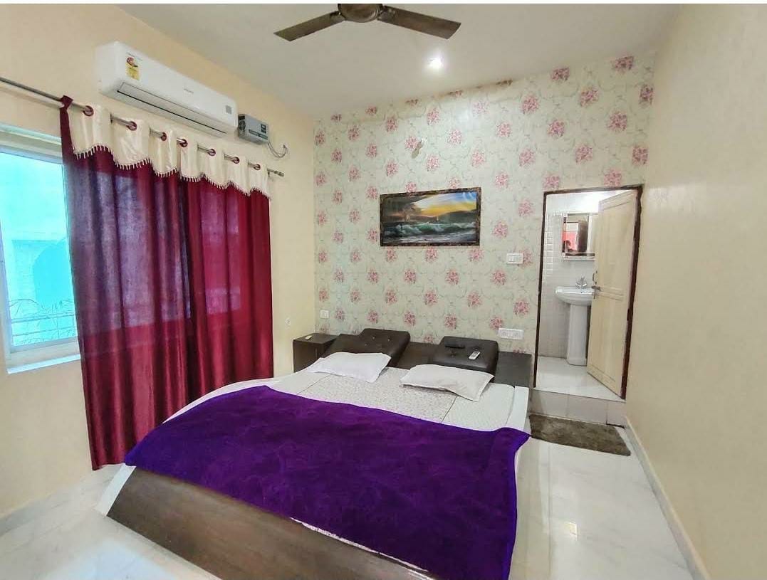 2 Comfy Rooms in Best BnB Orchha