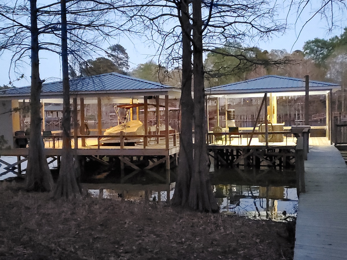 Fisherman's Paradise with private boat ramp