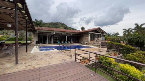 La mejor Finca Campestre en Villeta, ¡Es única!