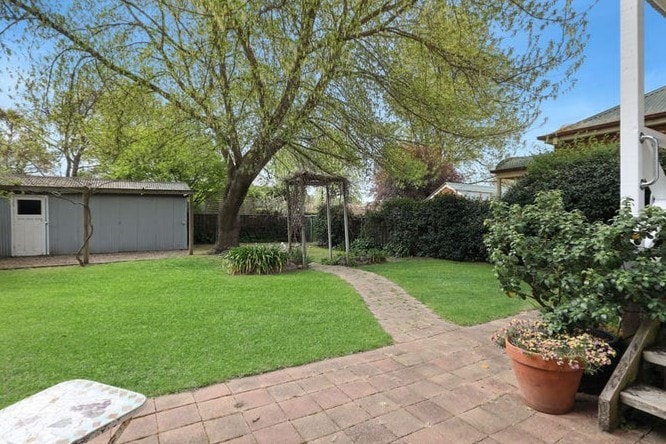 Charming Bathurst bungalow on leafy street