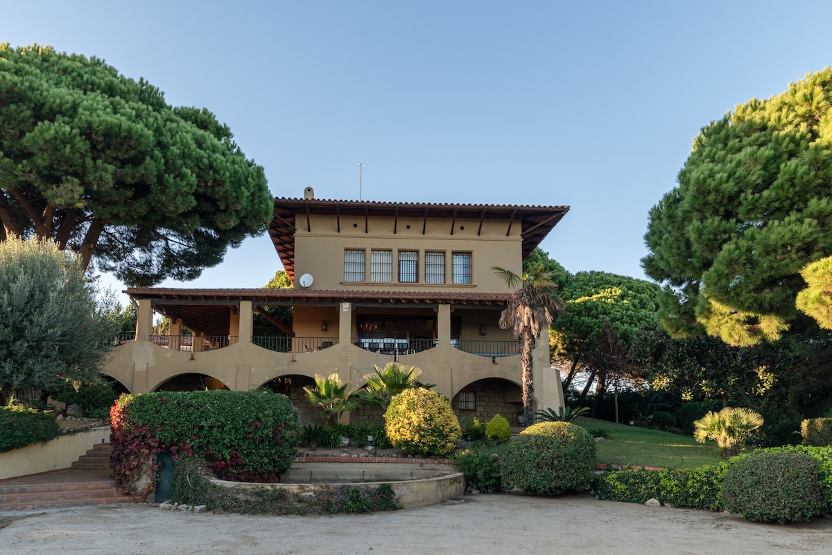 Villa Mirador, family country house with sea views