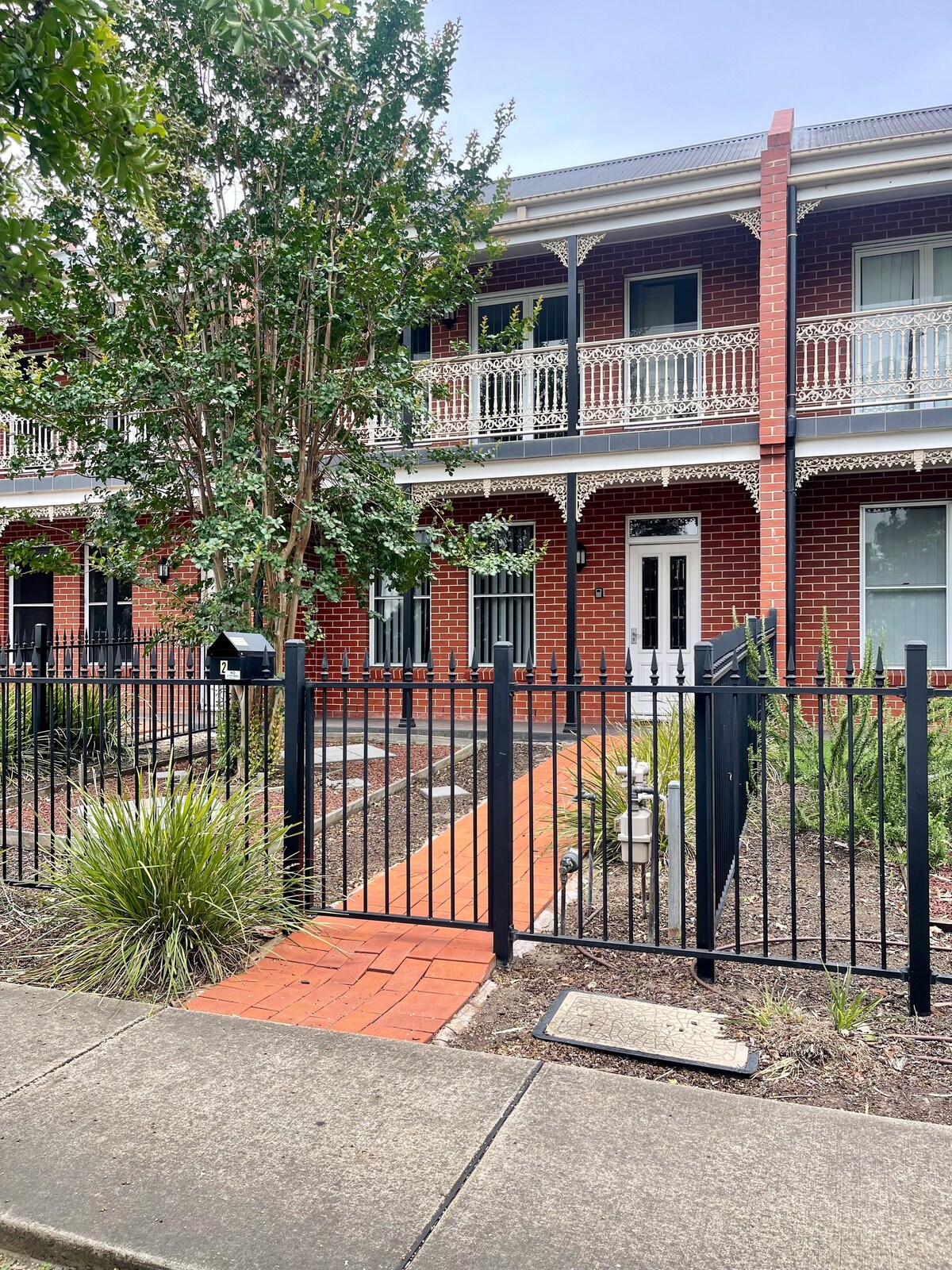 Serene Wagga Townhouse Getaway