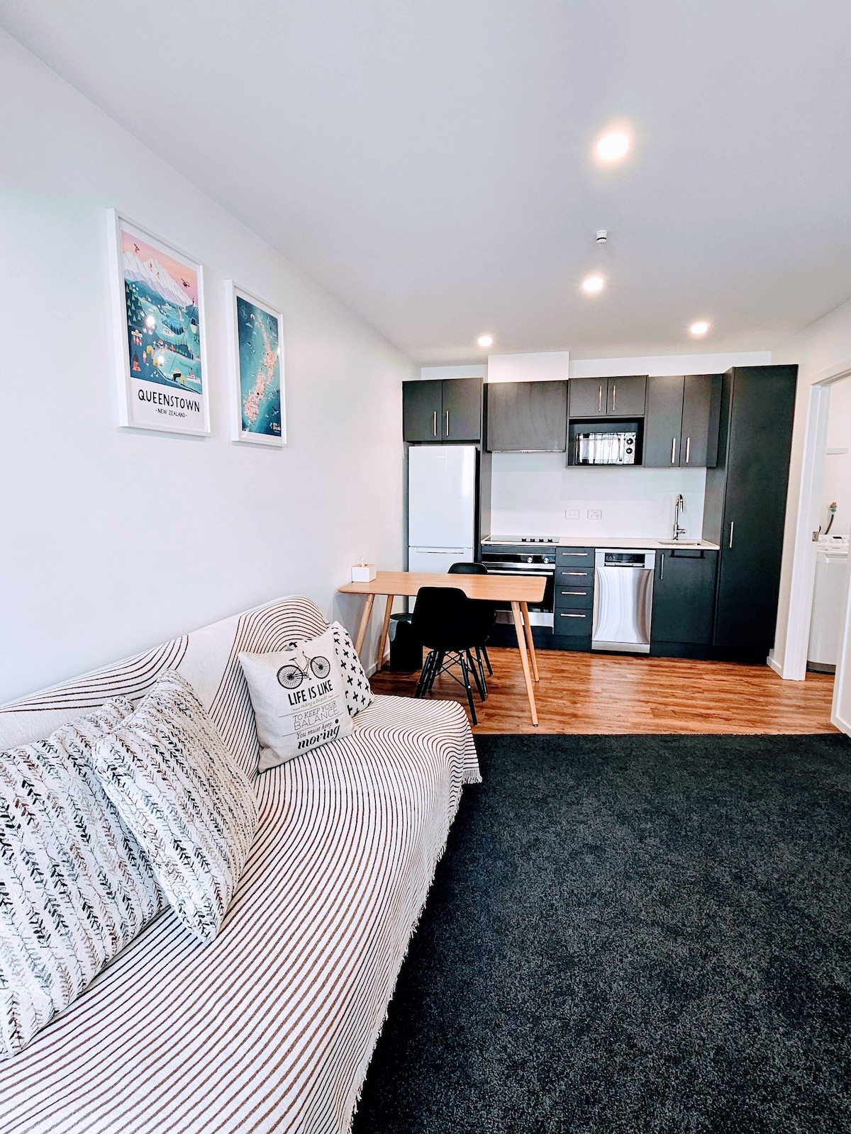 Entire Cosy Private Unit︱King Bed︱Full Kitchen