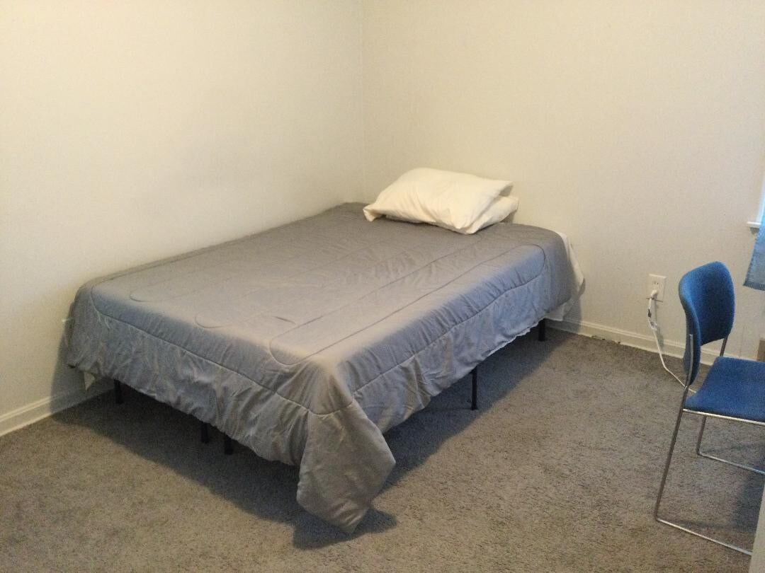 Roommate wanted, private bed and bath available