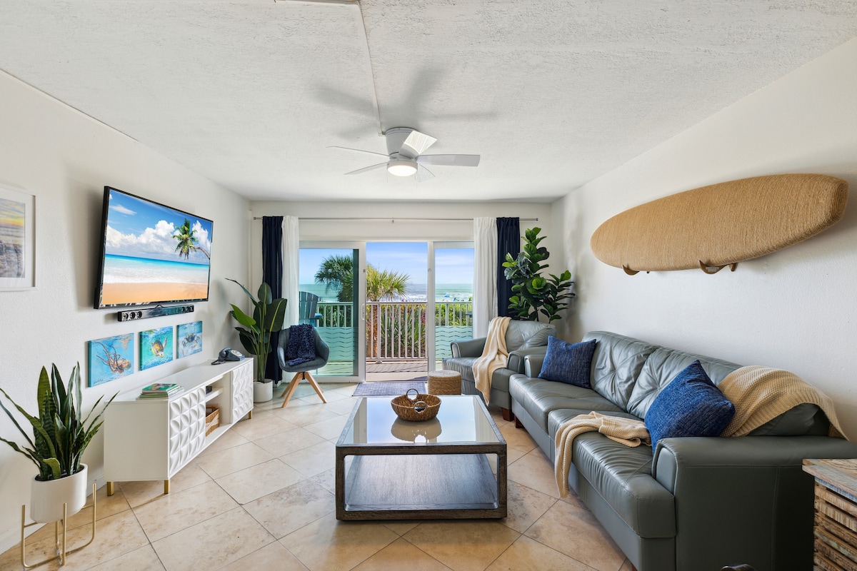 2BD/2BA Cocoa Bch Oceanfront/POOL & ALL Downtown!