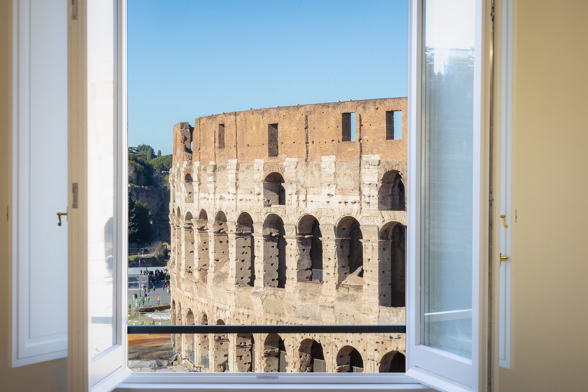 Rental In Rome - Large apt facing the Colosseum