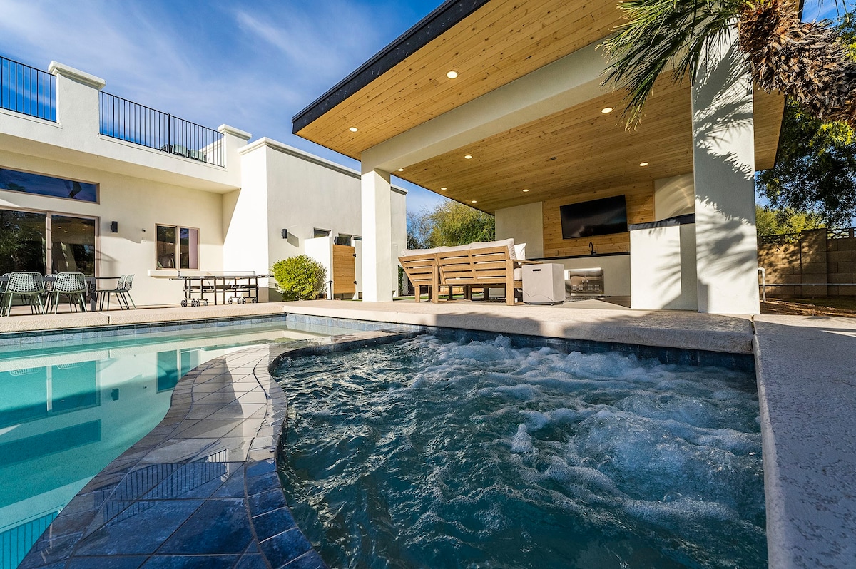 Paradise Villa: Modern Luxe Home