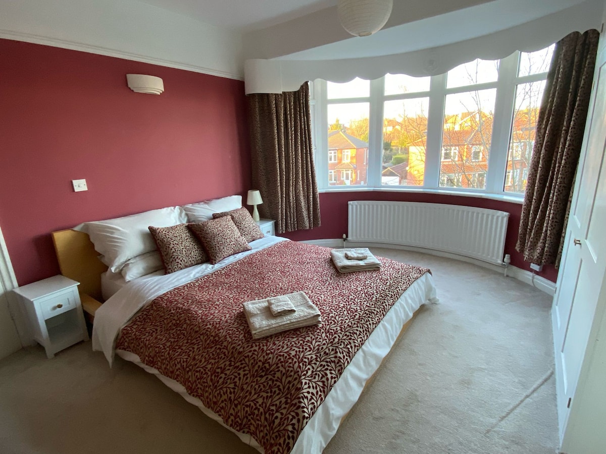 King-size room in Roundhay, Leeds