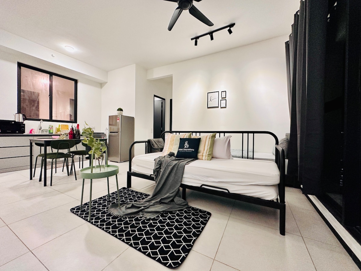 (New) 3BR Peaceful Escape @ Urban Suites 10pax