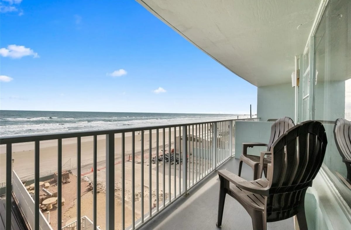 Amazing Ocean Front Studio W/Balcony Daytona Beach