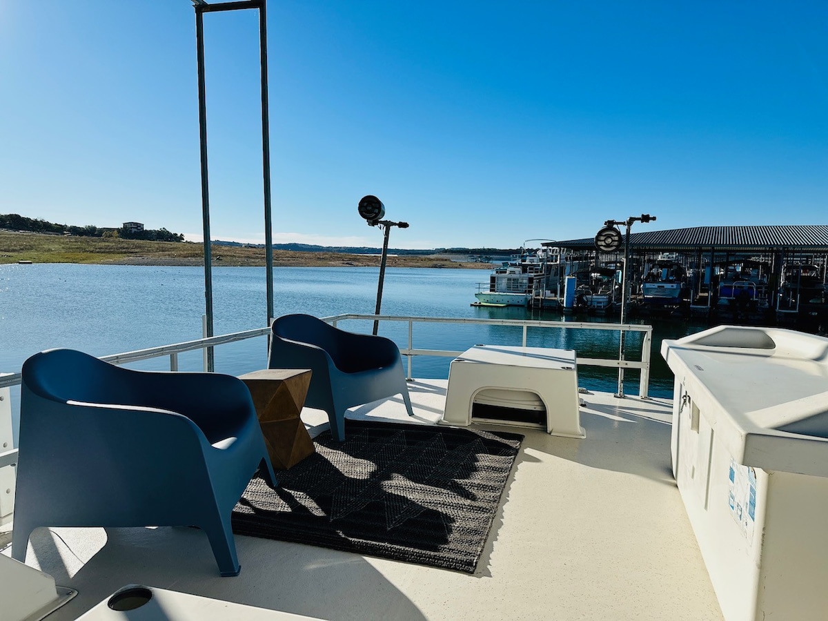 Houseboat on Lake Travis w paddleboard & kayak!