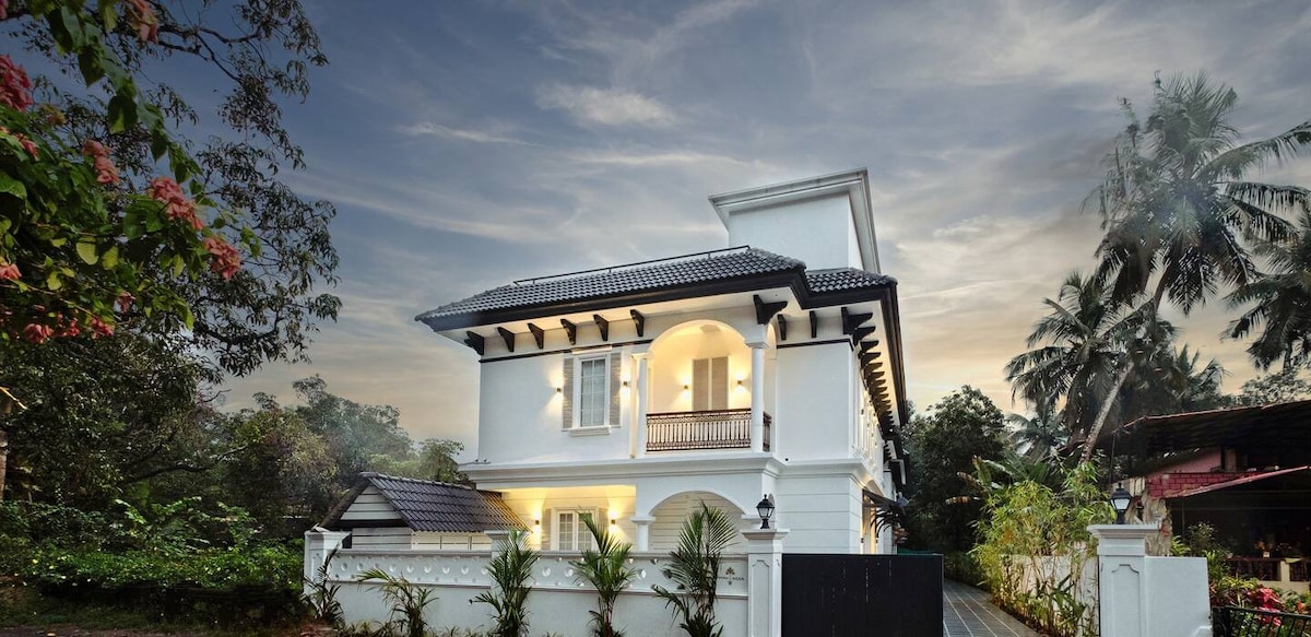 Luxurious 4BHK Villa with Private Pool in Assagao