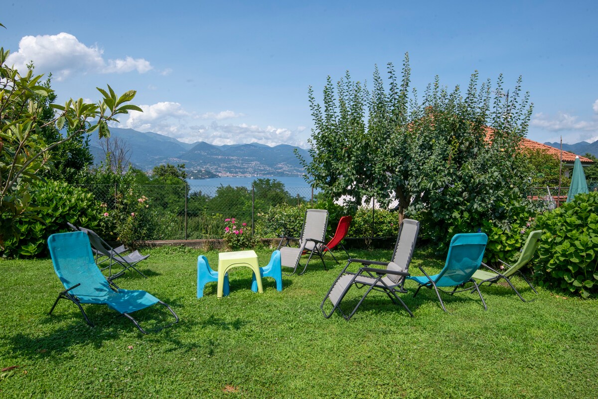 Casa Lilla | Lakeview Flats & Garden Above Stresa