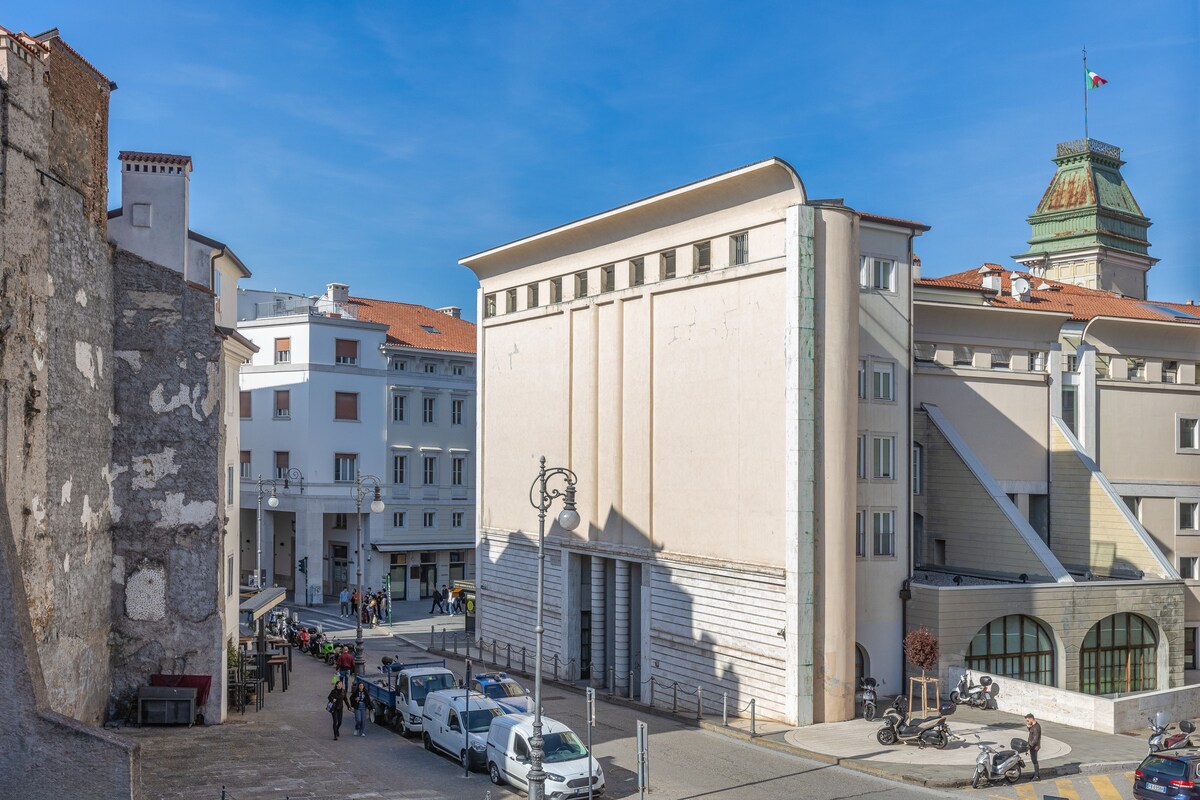 Suite Calvino, in Piazza Unità with parking