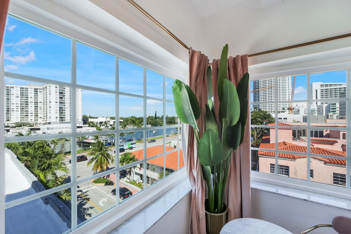 Ocean King Suite in Miami Beach