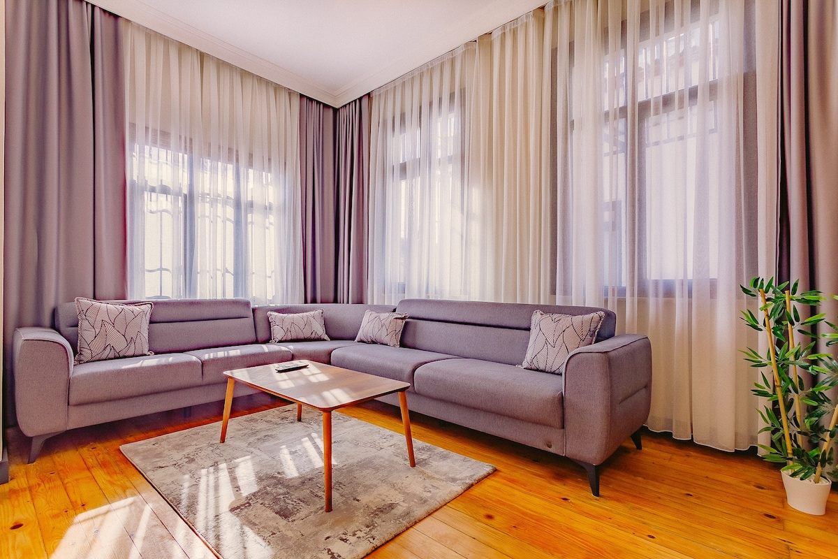 Large Comfy New 1+1 Apartment in Galata with 2AC