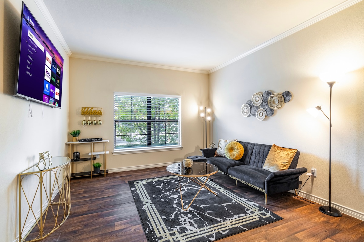 Modern Condo Mins to AT&T Stadium/DFW AP-King Bed