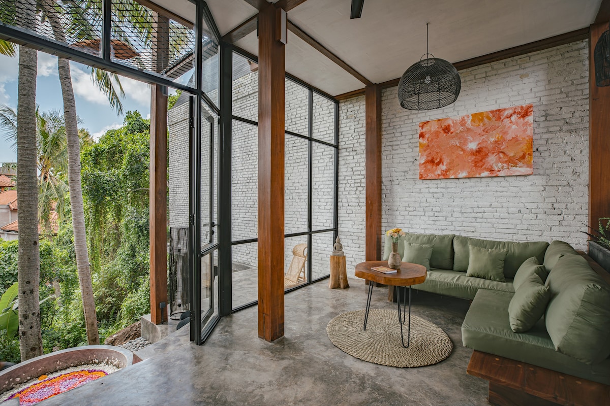 Exclusive Trendy Villa in Central Ubud