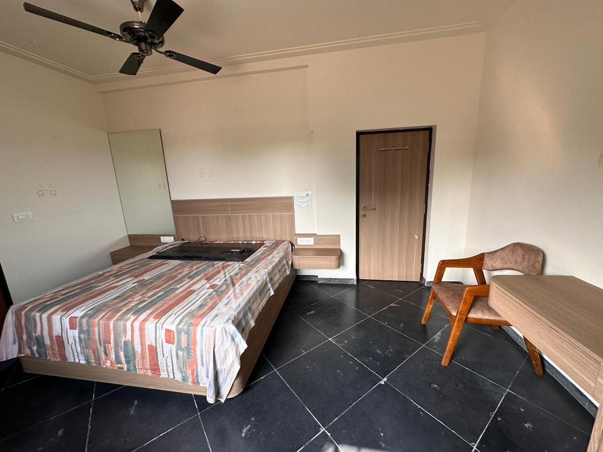 Shakti Villa: Rustic Farm Stay Pvt Bedroom & Bath