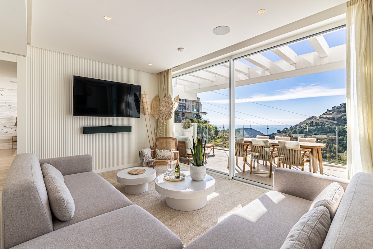 New-built, Modern home w/SPA & SEA views