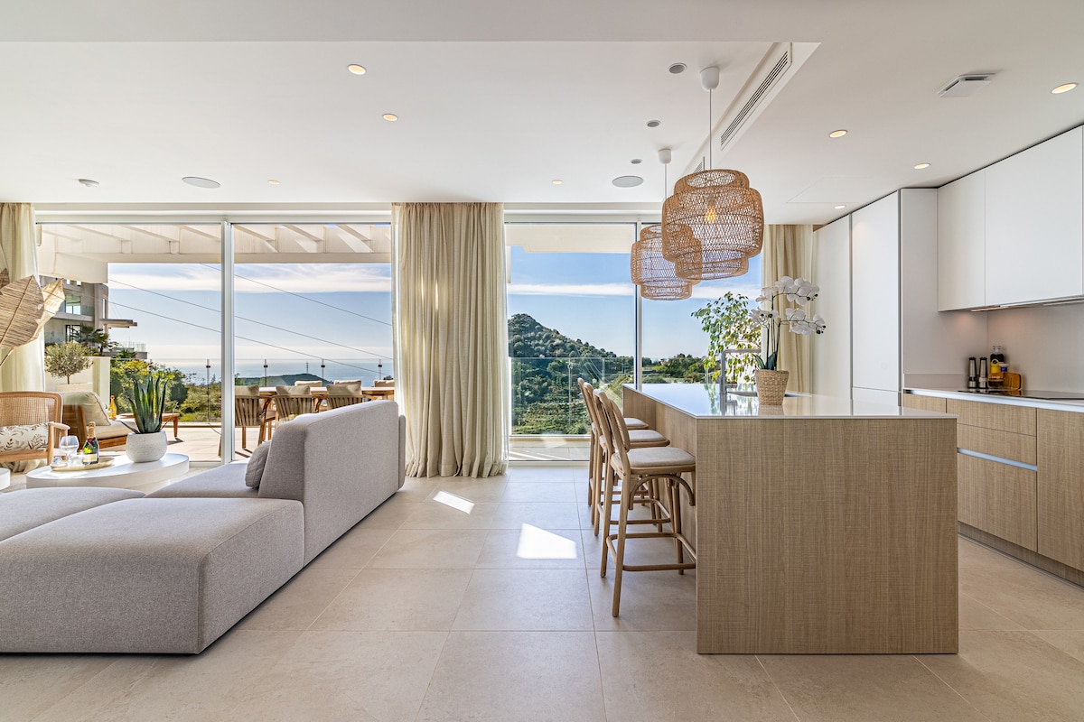 New-built, Modern home w/SPA & SEA views
