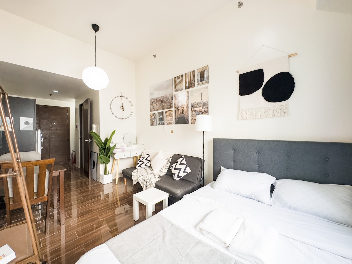 Cozy Nordic Retreat in Air Residences | Makati CBD