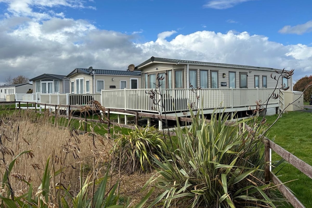 Our lovely Caravan, Waterside 7