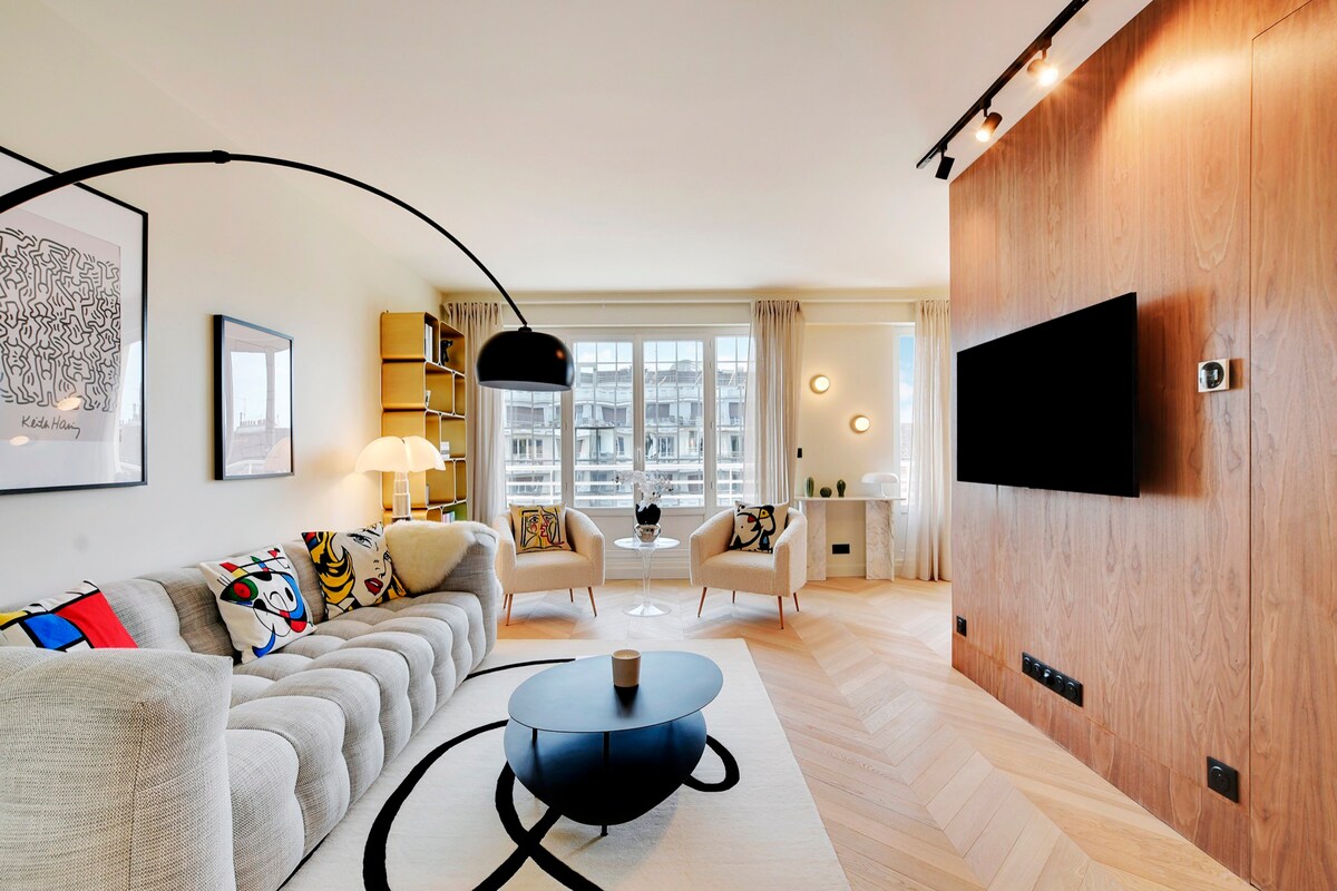 Luxury Suite by Les Maisons de Charloc Homes