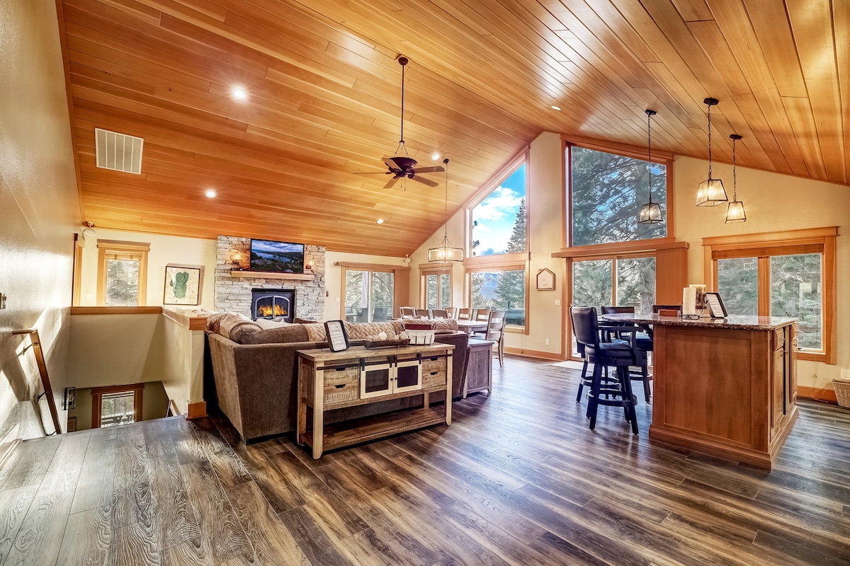 On Tahoe Time - Pets + Pool Table + Game Room