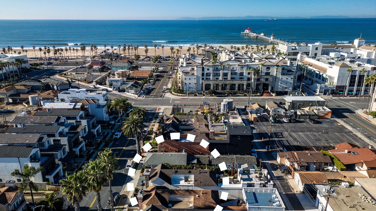 The HB Hub: Centrally Located Surfside Getaway