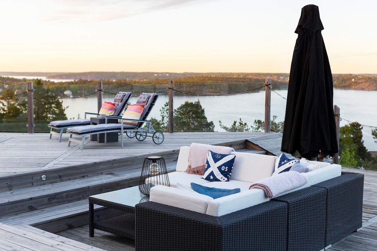 Pool, jacuzzi and sauna! Amazing view!