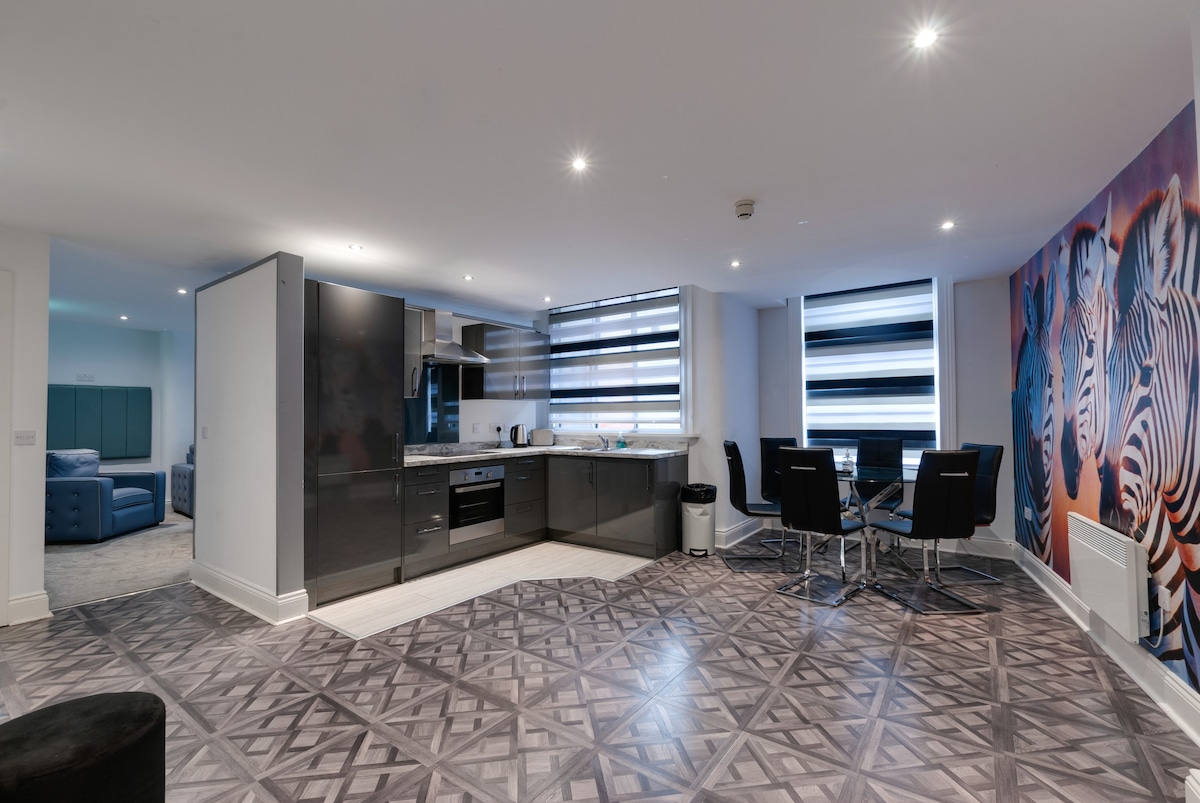 Temple Court Cavern Quarter 3-BR City Centre Apt