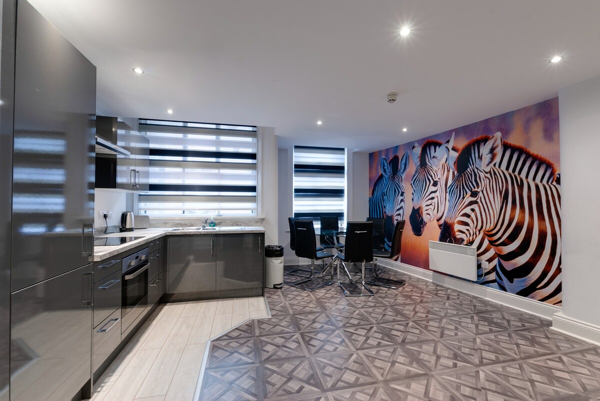 Temple Court Cavern Quarter 3-BR City Centre Apt