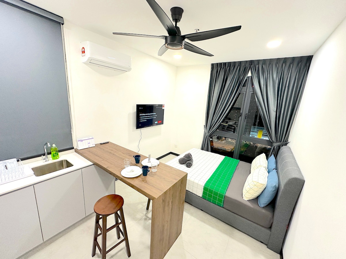 吉隆坡内湖套房宽敞的标准双人床单间公寓@ Neu Suites