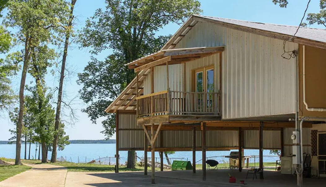 Beautiful cabin on the lake!