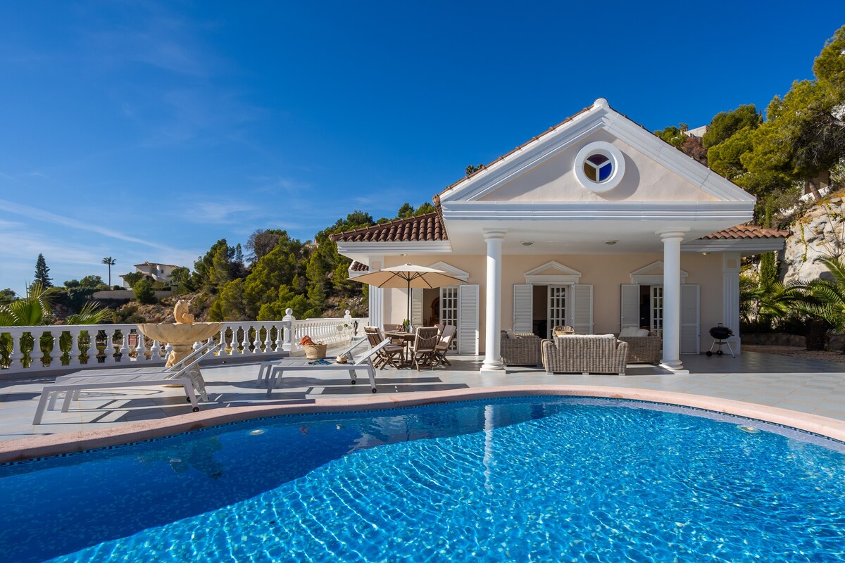 Villa with sea view and amazing pool [Altea Hills]