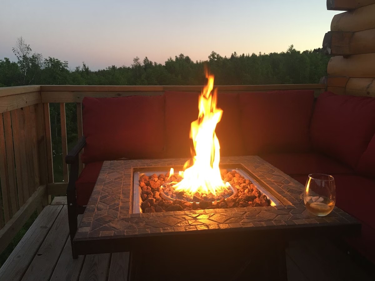 Lake Superior Log Home Retreat