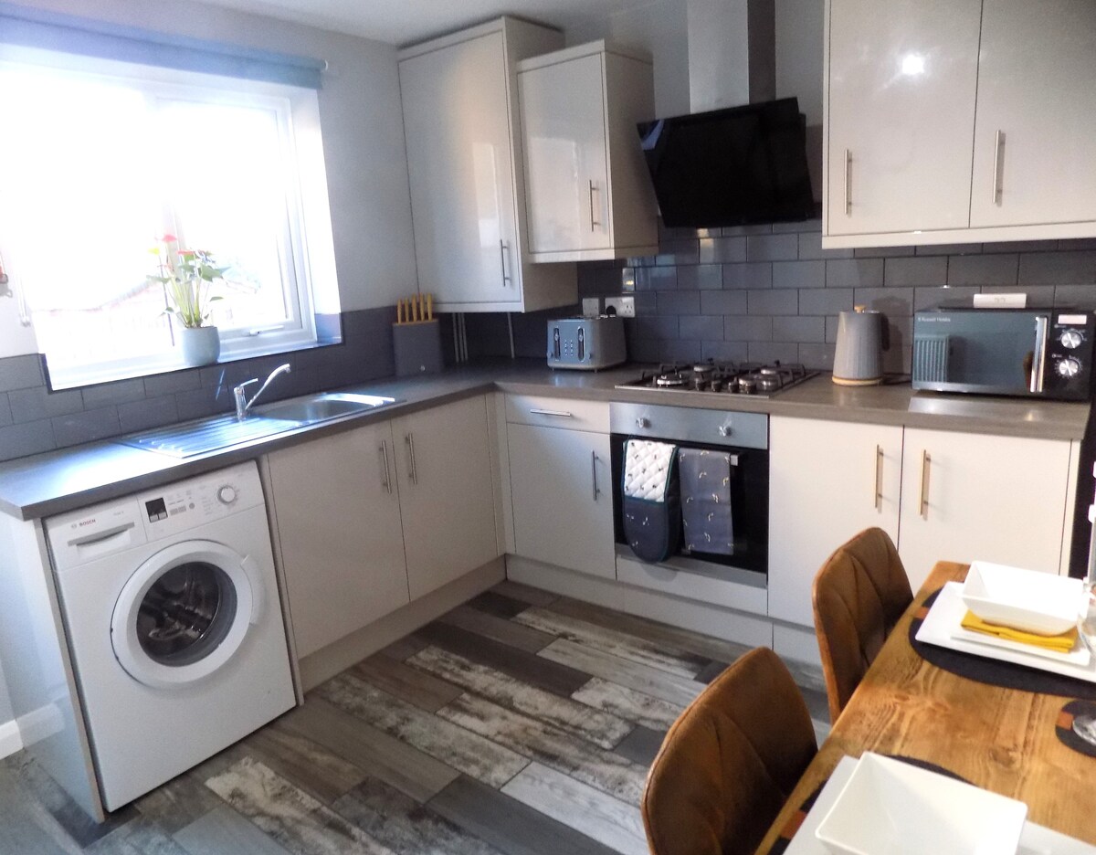 Modern 3 Bed (sleeps 5) - Lincoln - Parking