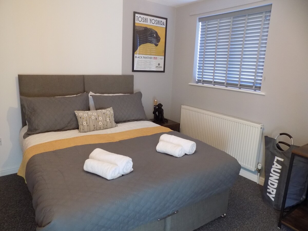 Modern 3 Bed (sleeps 5) - Lincoln - Parking