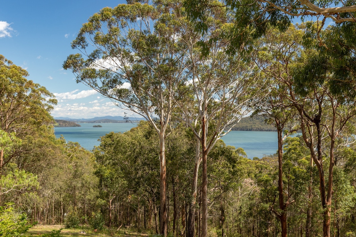 Stunning ocean, lake and bushland views