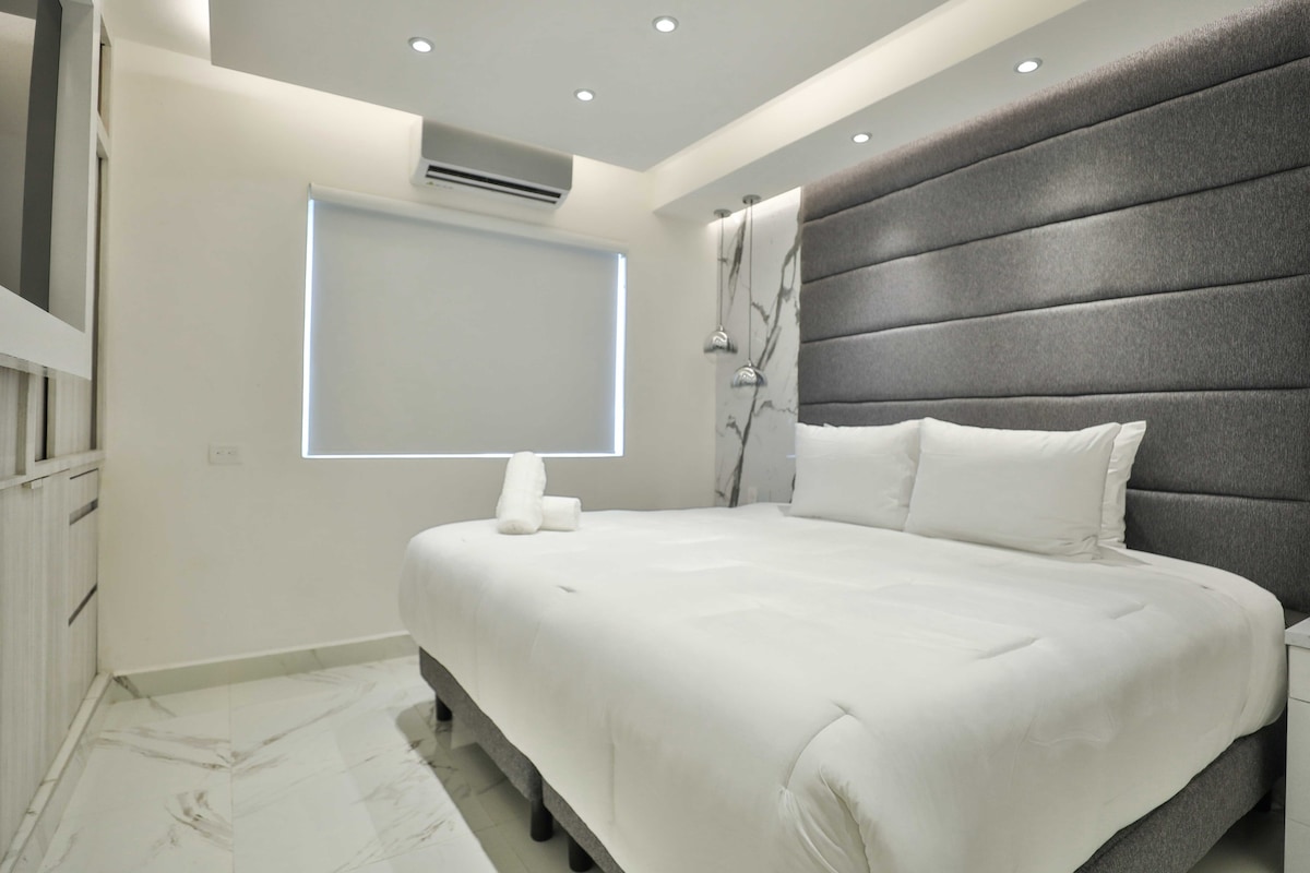 Luxury 3BR Apartment | UHD 4K Tv's | WIFI | A/C