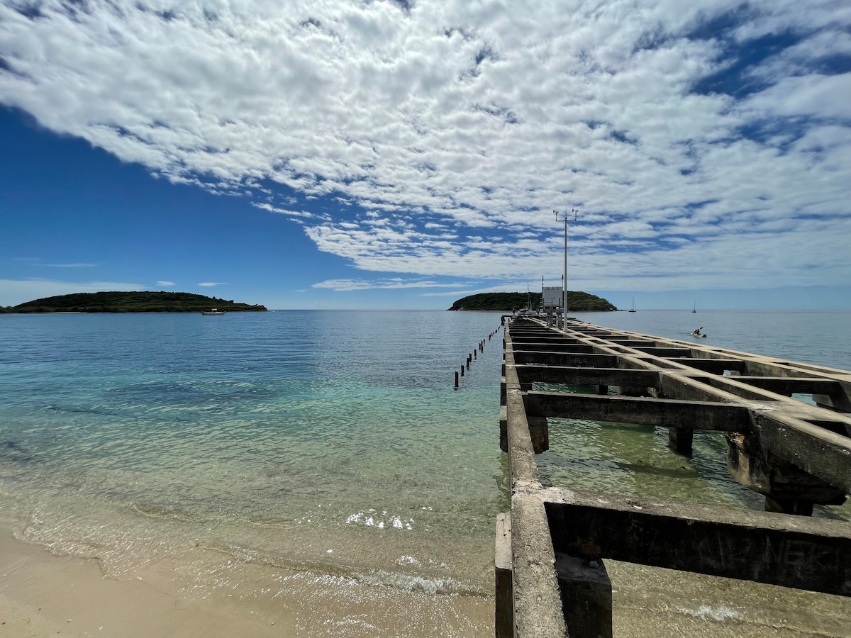 Vieques beach house Walk to the beach, tour & pier